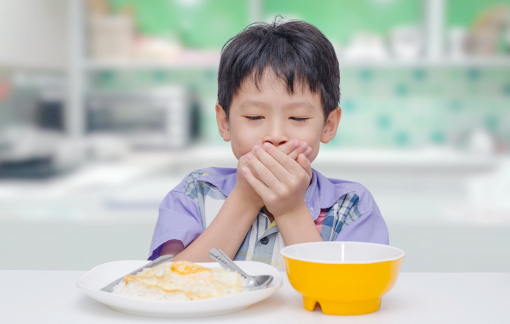 Uống sữa đắt tiền vẫn suy dinh dưỡng: sai lầm nên biết khi nuôi con