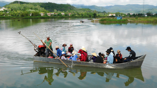 Xôn xao con đò chợ Đệm