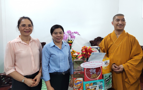 Lễ Phật đản, Hội LHPN TPHCM thăm các cơ sở Phật giáo