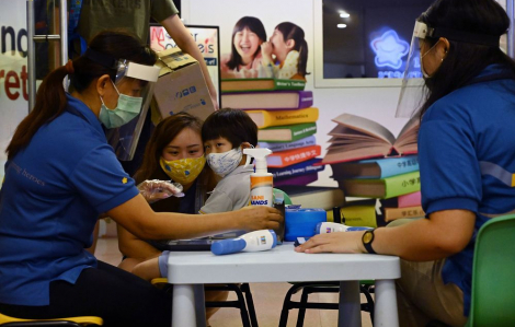 Singapore đóng cửa trường học khi số ca mắc COVID-19 gia tăng báo động