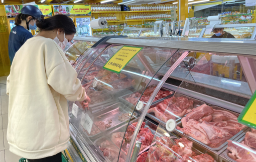 Giá thịt heo giảm mạnh tại chợ đầu mối, chợ lẻ giảm nhỏ giọt