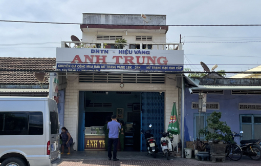 Gã đàn ông đột nhập tiệm vàng lấy gần 300 lượng vàng trị giá hơn 5 tỷ đồng