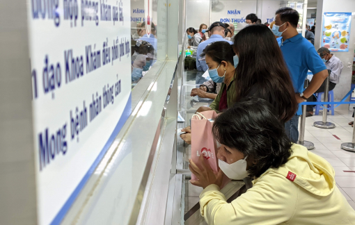 TPHCM: Mua thuốc sốt, ho, đau họng phải khai báo y tế