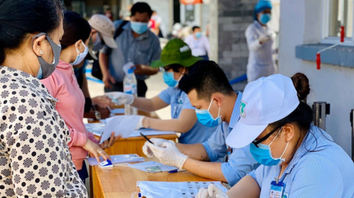 Cử tri TPHCM khai báo y tế trước ngày bầu cử
