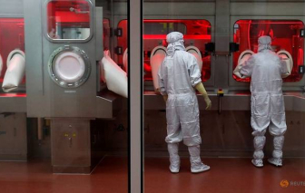 Nhà sản xuất vắc-xin lớn nhất thế giới hy vọng nối lại việc xuất khẩu các mũi tiêm vào cuối năm