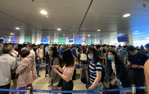 Hãng bay đầu tiên chịu hoàn phí sân bay cho khách hủy vé nhưng thu phí hồ sơ