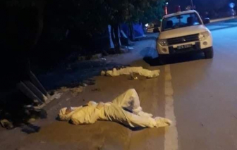 "Chiến binh COVID-19" ngủ gục trên đường: Khi họ làm 200% sức lực...