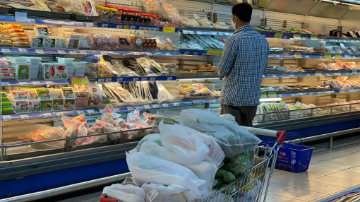 Nhiều người quay lại cách đi chợ, siêu thị như khi dịch COVID-19 căng thẳng