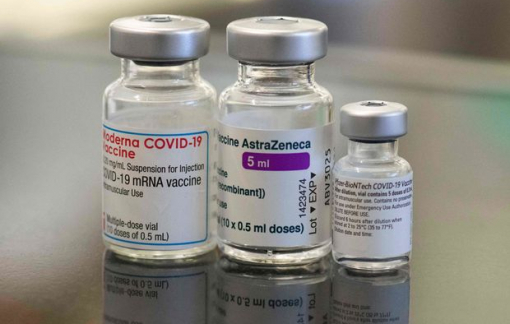 Vắc-xin Pfizer và AstraZeneca có hiệu quả tương đương nhau đối với các ca nhiễm COVID-19