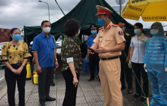 Xong bầu cử, lãnh đạo TPHCM thăm các chốt kiểm dịch COVID-19