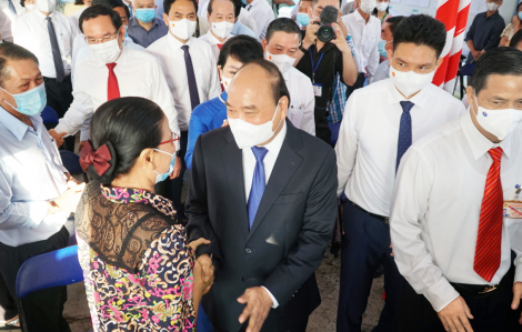 Chủ tịch nước  Nguyễn Xuân Phúc tự hào khi bỏ phiếu trên quê hương “đất thép thành đồng”