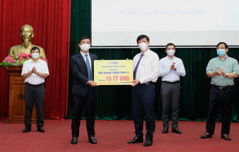 Bộ Y tế tiếp nhận hỗ trợ 125 tỷ đồng, 1 triệu USD và 1 triệu liều vắc xin COVID-19