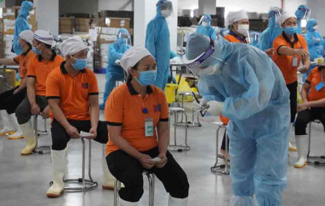 Bắc Giang thí điểm 200 công nhân tự lấy mẫu xét nghiệm nhanh COVID-19