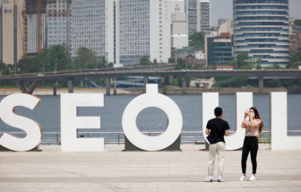 Hàn Quốc: Người đã tiêm vắc-xin COVID-19 không phải đeo khẩu trang khi ra ngoài