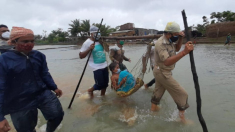 Hơn 1 triệu người Ấn Độ phải sơ tán khẩn cấp vì bão lớn đổ bộ