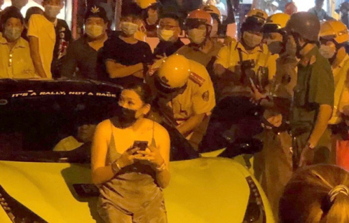 Khởi tố vụ án tài xế đi Ferrari lăng mạ, chống đối người thi hành công vụ