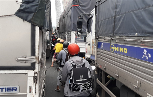 Tai nạn liên hoàn trên cầu Cần Thơ, kẹt xe kéo dài đến tận Vĩnh Long