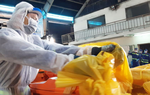 Công nhân vệ sinh - Những chiến binh thầm lặng trong mùa dịch