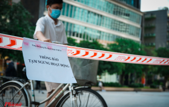 Công viên tạm ngưng hoạt động, nhưng người dân vẫn cố tình tụ tập