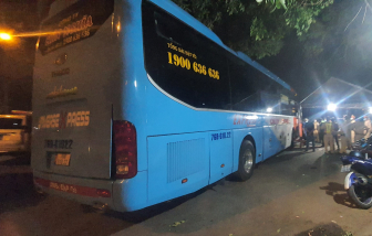 Không chấp hành yêu cầu kiểm dịch, tài xế nhốt CSGT trong xe