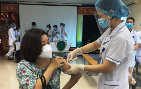 600 công nhân môi trường tỉnh Bắc Ninh tiêm vắc-xin phòng COVID-19