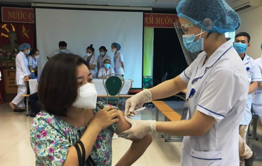 600 công nhân môi trường tỉnh Bắc Ninh tiêm vắc-xin phòng COVID-19