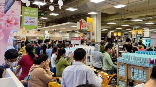 Dân TPHCM kéo nhau mua thực phẩm, lãnh đạo Saigon Co.op khẳng định hàng hóa luôn dồi dào