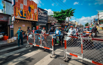 Ngày đầu giãn cách xã hội: Quận Gò Vấp ùn ứ tại các chốt ra vào