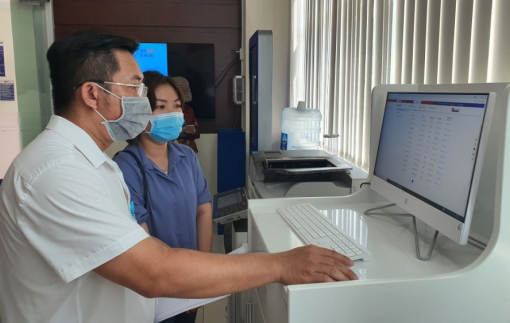 TP.HCM: Khuyến khích khách hàng giao dịch trực tuyến trong mùa dịch