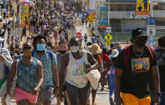 Người Mỹ đổ xô đi du lịch bất chấp các quy tắc phòng chống dịch