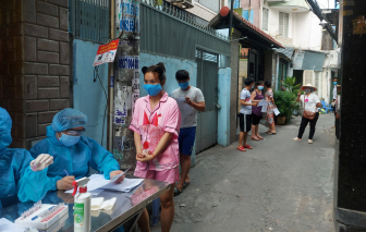 TPHCM: Quận 3 khẩn cấp lấy mẫu xét nghiệm hơn 300 người liên quan ca nghi nhiễm COVID-19