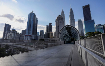 Malaysia vật vã kiểm soát dịch COVID-19, Trung Quốc phong tỏa một phần Quảng Châu