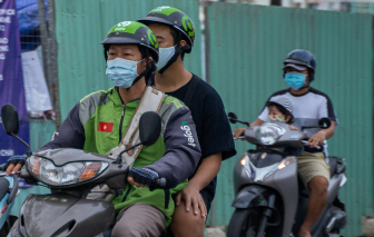 Hãng xe công nghệ tặng thêm tiền cho tài xế chạy trong mùa dịch