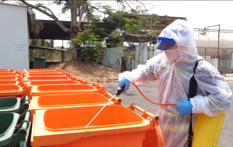 Canh cánh nỗi lo về rác sinh hoạt ở vùng dịch quận Gò Vấp