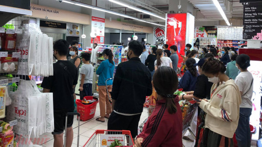 Kiến nghị ưu tiên tiêm vắc-xin COVID-19 cho nhân viên bán hàng