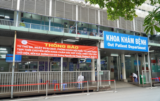 COVID-19 khó lường, bệnh viện chủ động tách khu khám bệnh