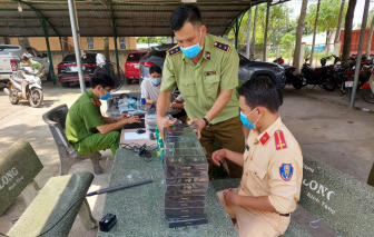 Bắt giữ 30 bao tải điện thoại iPhone, Samsung... nghi nhập lậu