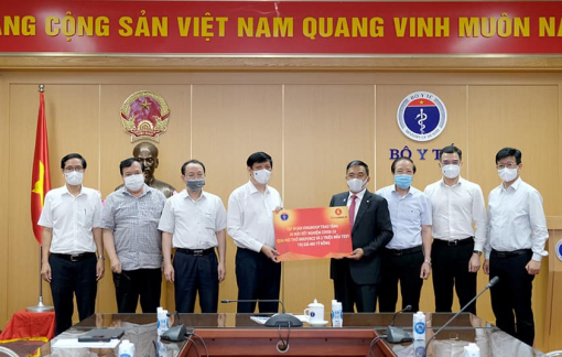 Bộ Y tế tiếp nhận 30 máy xét nghiệm COVID-19 qua hơi thở