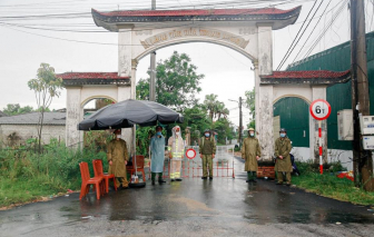 Nghệ An tìm người đi cùng chuyến bay có vợ chồng dương tính với SARS-CoV-2