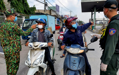 Người dân lo lắng qua các trạm kiểm soát dịch ở tỉnh Đồng Nai