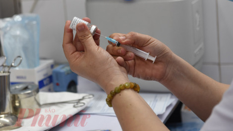 TPHCM: Người tiêm vắc xin COVID-19 phải theo dõi bảy ngày