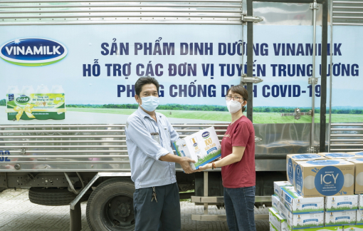 Vinamilk ủng hộ 48.000 sản phẩm cho lực lượng tuyến đầu chống dịch tại TPHCM