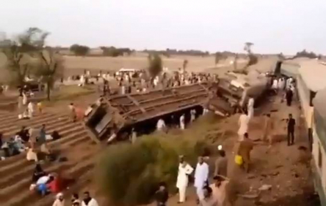 Hơn 140 người thương vong trong vụ tai nạn tàu hỏa tại Pakistan