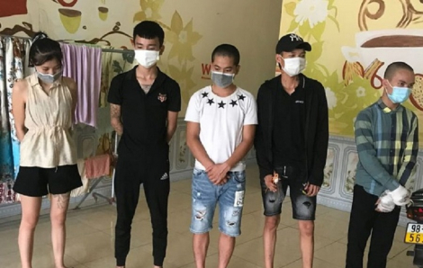 Bắc Giang: Rủ nhau vào nhà nghỉ giữa dịch COVID-19, 5 người bị phạt 75 triệu