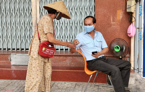 TPHCM đề xuất chi hơn 1.000 tỷ đồng hỗ trợ người lao động bị ảnh hưởng dịch COVID-19