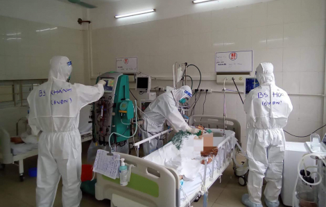 Bệnh nhân suy hô hấp nặng tại trung tâm hồi sức tích cực lớn nhất miền Bắc cai máy thở