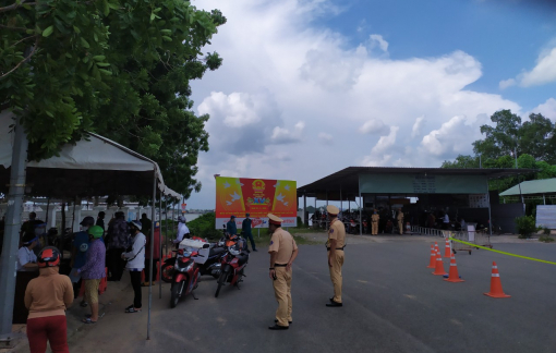 Cần Thơ tạm dừng hoạt động tập trung đông người, cán bộ, nhân viên y tế không được ra khỏi thành phố