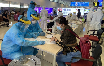 Hà Nội test nhanh SARS-CoV-2 người từ TPHCM đến sân bay Nội Bài