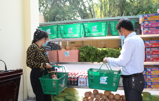 100 hộ dân phường Linh Đông được hỗ trợ thực phẩm tận nhà
