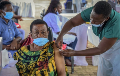 WHO kêu gọi cung cấp vắc xin COVID-19 cho châu Phi khi số ca bệnh tăng mạnh